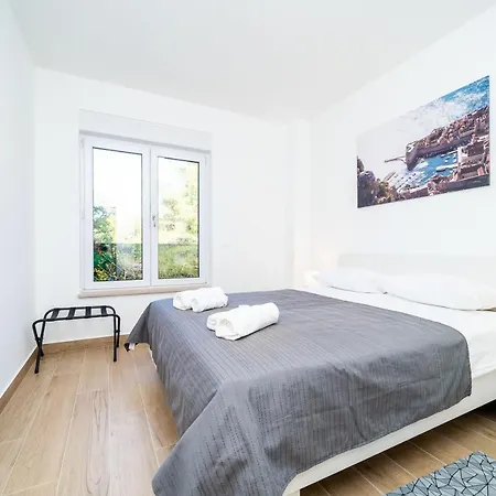 아파트 'holiday Above Dubrovnik'